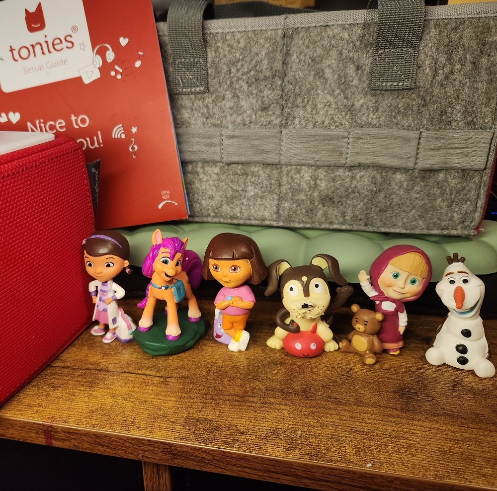 Tonies Set, Carrying Case, and 6 Characters